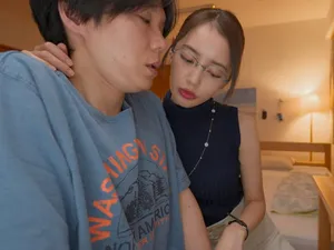 đưa 'dùi cui' vừa to vừa cứng vào âm đạo em gái