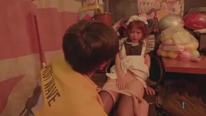 Qua nhà phàn nàn gã nhà đối diện ồn ào thì bất ngờ bị cưỡng hiếp