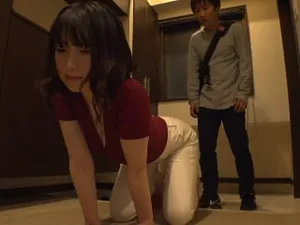 Sex hậu môn bằng dương vật giả và trói buộc cho em da trắng to lớn, phục tùng và háo sắc