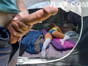 Anh nhân viên văn phòng đang dâm đãng thì bị em lao công nhìn thấy