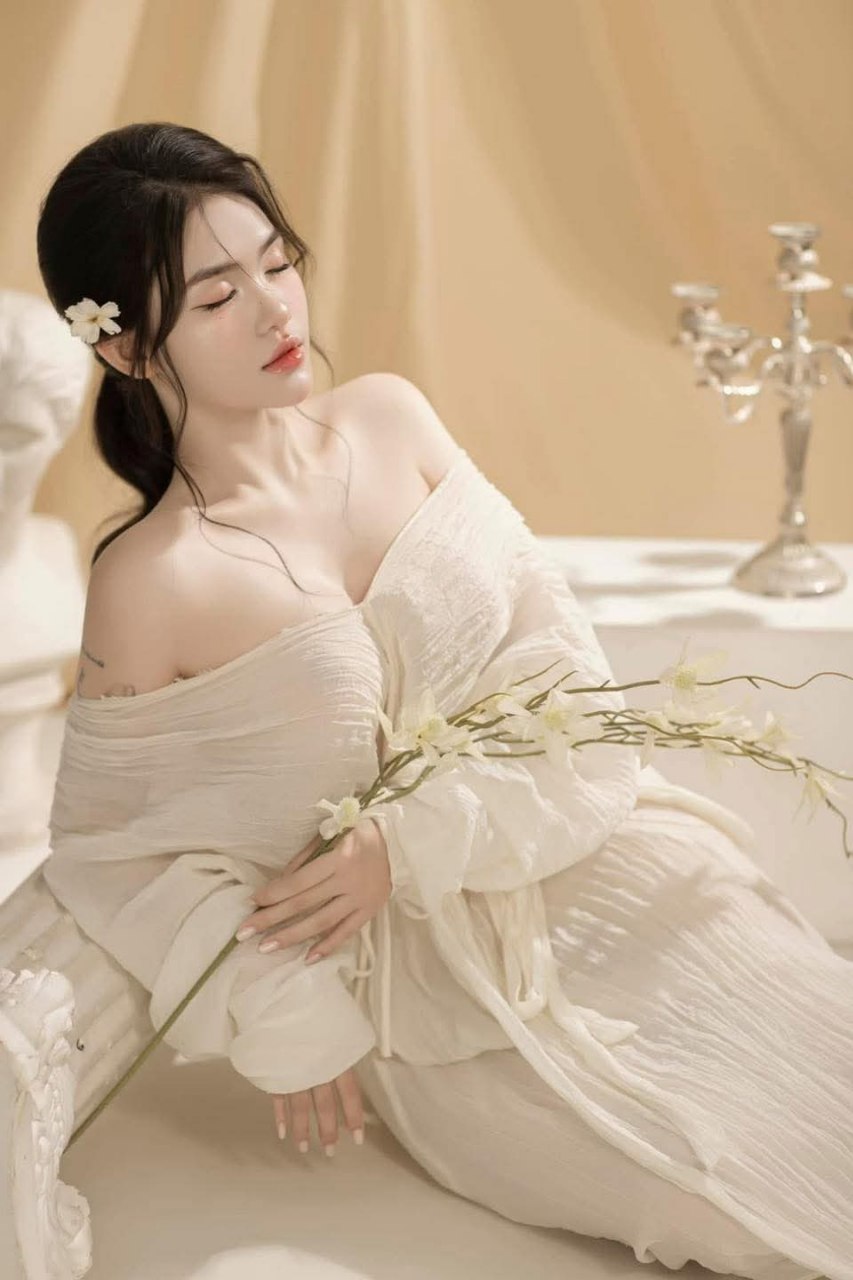 Dạy cho cô bạn thân dễ thương mút cặc